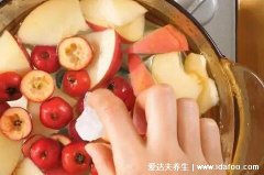 孩子积食吃煮苹果快速消食，做法可加冰糖(熟苹果消食效果更好)