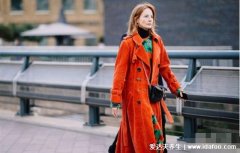 衣服橙色配什么颜色好看，搭配蓝色/白色青春活力超养眼