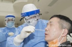 <b>做核酸的正确张嘴方式，仰头张嘴啊几秒钟搞定</b>