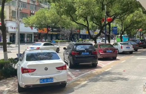 马路边什么线可能停车2