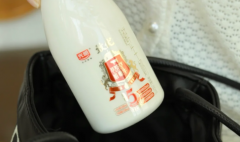 牛奶摇一摇变绿还能喝吗