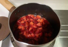 草莓熬冰糖有什么功效和作用