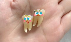 拔牙后棉球吐掉还出血需要再咬棉球吗