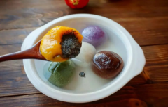 煮好的汤圆放在水里还是捞出来